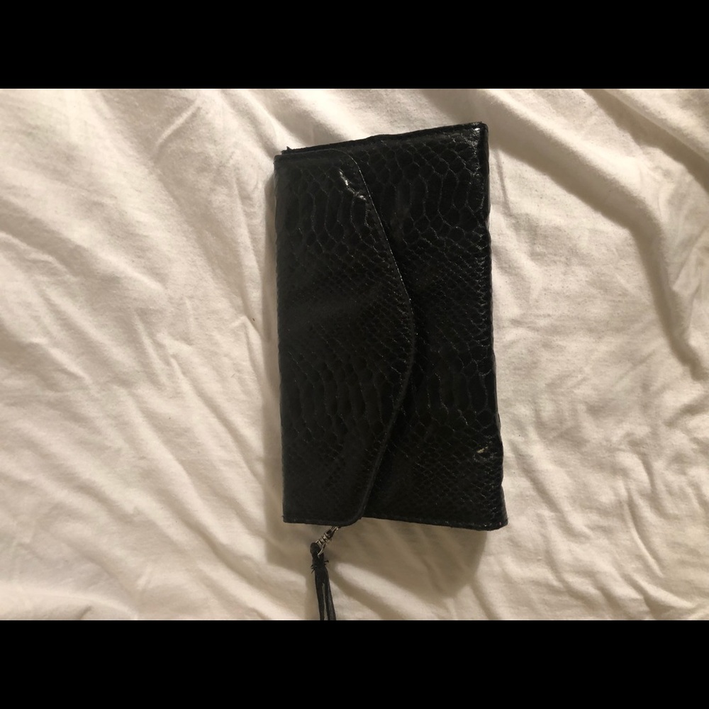 Black clutch
